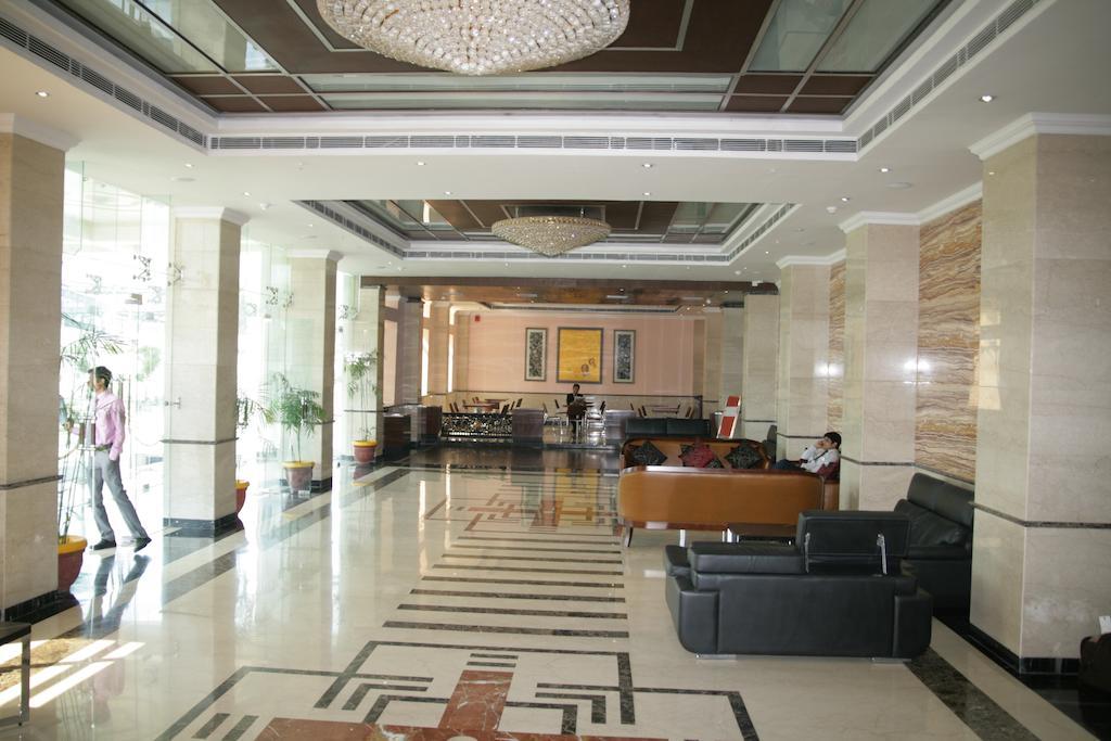 Hotel Saffron Kiran Noida Esterno foto