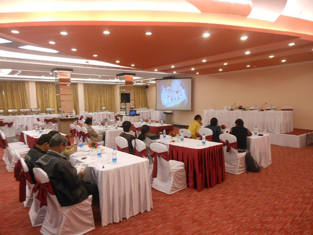 Hotel Saffron Kiran Noida Esterno foto