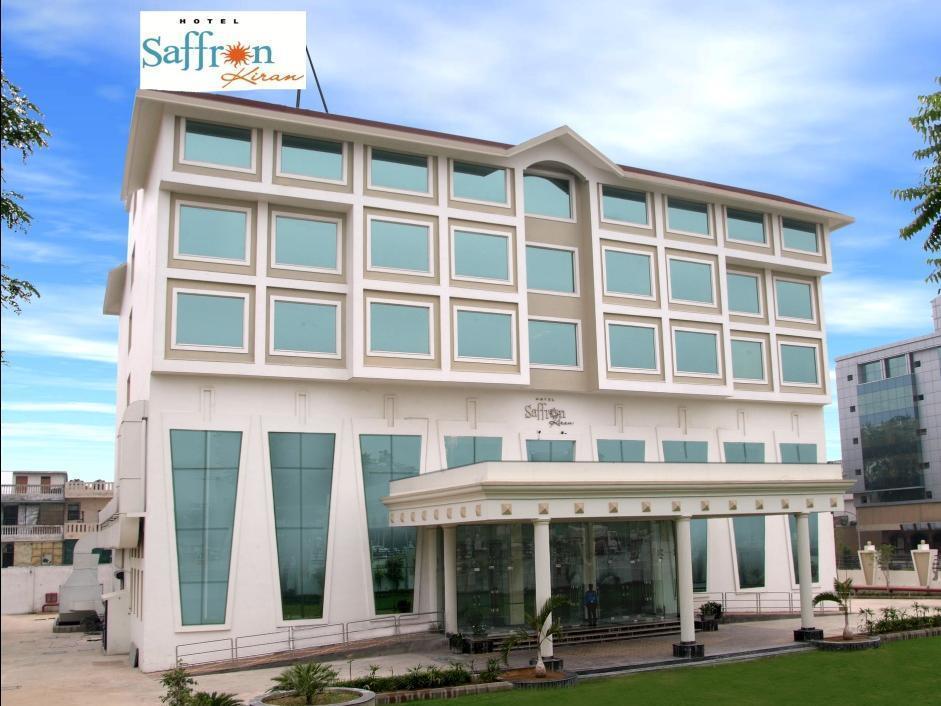 Hotel Saffron Kiran Noida Esterno foto
