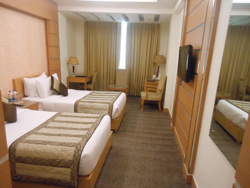 Hotel Saffron Kiran Noida Esterno foto